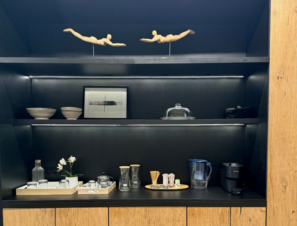 Zona del office para el diseño de oficinas por Arancha mato Interiorismo